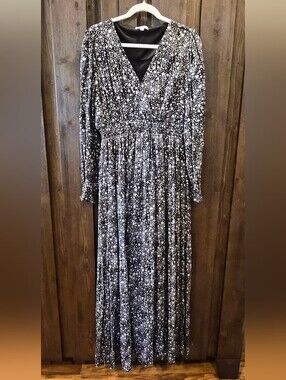 Black and White Floral V-Neck Maxi Dress - Women